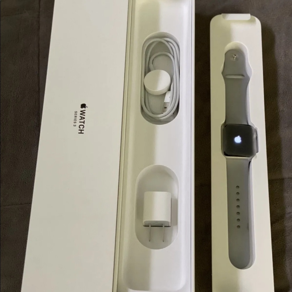 Apple Watch - Picture 2 of 4
